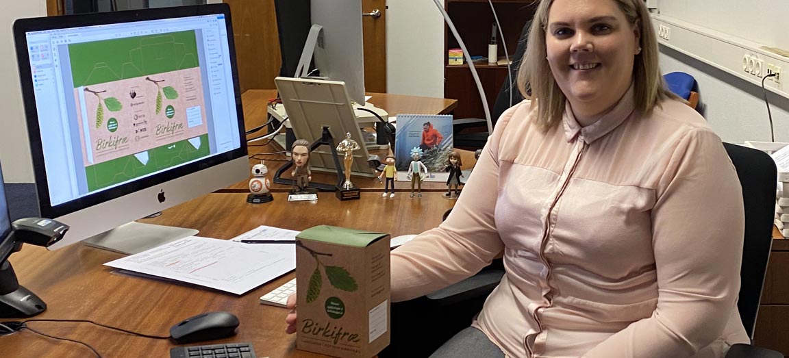 Guðbjörg Olga formhönnuður hjá Prentmet Odda hannaði öskjuna